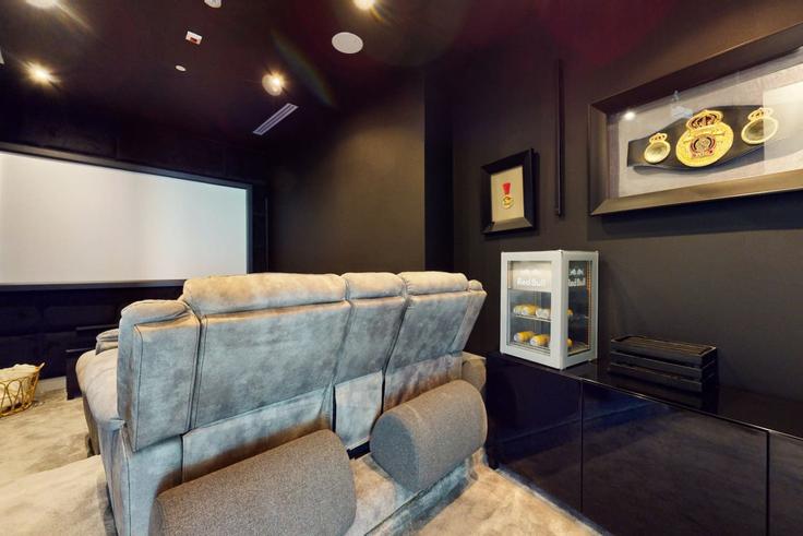 Salle de séjour élégante avec mobilier moderne dans un appartement à Building King Salman Bin Abdulaziz Al Saud Street - vacationer - 1344597 à Dubai Marina, Dubai