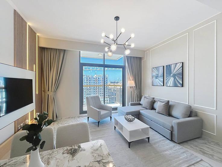 Sala de estar elegantemente projetada com móveis modernos em um apartamento no Building Gardens Boulevard - vacationer - 1365879 em Jebel Ali Village, Dubai Sala de estar elegantemente projetada com móveis modernos em um apartamento no Building Gardens Boulevard - vacationer - 1365879 em Jebel Ali Village, Dubai