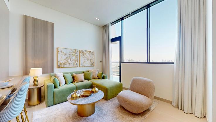 Sala de estar elegantemente projetada com móveis modernos em um apartamento no Building Jumeriah Village St 1 - vacationer - 1378949 em Al Barsha South Fourth, Dubai