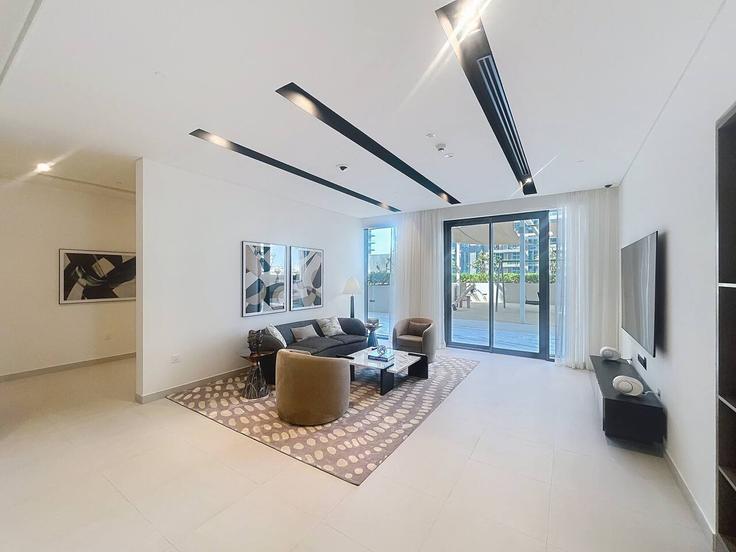 Marsa Dubai, Dubai에 위치한 Building Tariaq Bedon Esm - vacationer - 1459453 유닛의 세련된 인테리어가 돋보이는 거실