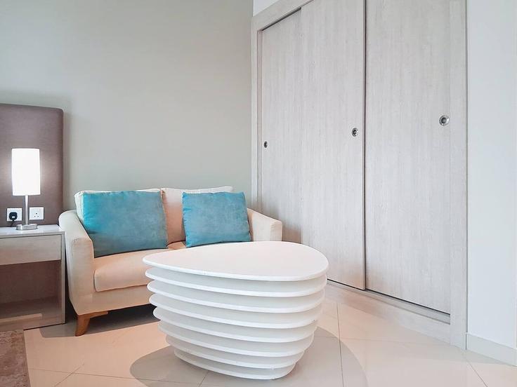 The Palm Jumeirah, Dubai에 위치한 Building Tariaq Bedon Esm - vacationer - 1512929 유닛의 세련된 인테리어가 돋보이는 거실