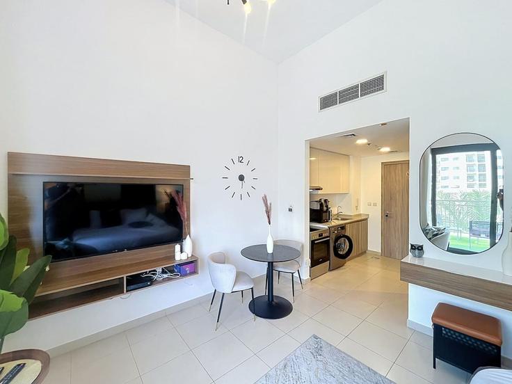 Elegant gestaltetes Wohnzimmer mit moderner Einrichtung in einer Wohnung im Building South Boulevard - vacationer - 1627284 in Al Yalayis 2, Dubai Elegant gestaltetes Wohnzimmer mit moderner Einrichtung in einer Wohnung im Building South Boulevard - vacationer - 1627284 in Al Yalayis 2, Dubai