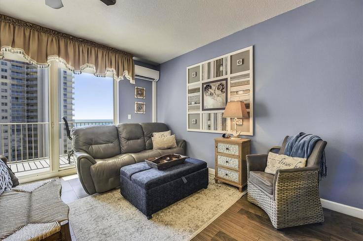 Elegant gestaltetes Wohnzimmer mit moderner Einrichtung in einer Wohnung im Building Gulfside Court - vacations-perfected - 1523330 in Panama City Beach, Panama City Beach Elegant gestaltetes Wohnzimmer mit moderner Einrichtung in einer Wohnung im Building Gulfside Court - vacations-perfected - 1523330 in Panama City Beach, Panama City Beach