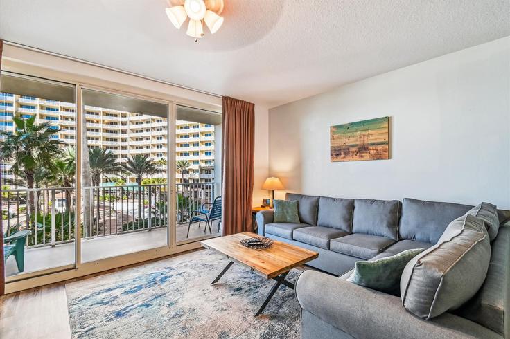 Salle de séjour élégante avec mobilier moderne dans un appartement à Building Gulfside Court - vacations-perfected - 1523313 à Panama City Beach, Panama City Beach Salle de séjour élégante avec mobilier moderne dans un appartement à Building Gulfside Court - vacations-perfected - 1523313 à Panama City Beach, Panama City Beach
