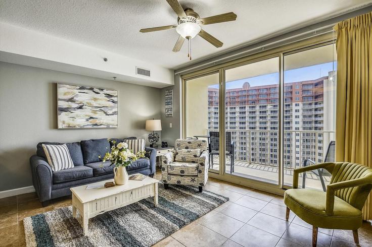 Panama City Beach, Panama City Beach에 위치한 Building Gulfside Court - vacations-perfected - 1523334 유닛의 세련된 인테리어가 돋보이는 거실 Panama City Beach, Panama City Beach에 위치한 Building Gulfside Court - vacations-perfected - 1523334 유닛의 세련된 인테리어가 돋보이는 거실
