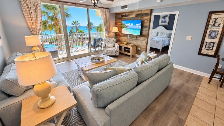 Salle de séjour élégante avec mobilier moderne dans un appartement à Building Gulfside Court - vacations-perfected - 1523379 à Panama City Beach, Panama City Beach Salle de séjour élégante avec mobilier moderne dans un appartement à Building Gulfside Court - vacations-perfected - 1523379 à Panama City Beach, Panama City Beach