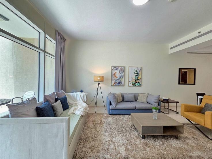 Al Quoz, Dubai에 위치한 Building Al Asayel Street - vacaylettingsvacationshomesrental - 1256786 - DXB 유닛의 세련된 인테리어가 돋보이는 거실