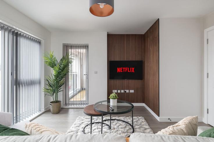 Elegante sala de estar con mobiliario moderno en un apartamento en Building Islay Court - valore-living - 1471475 en Milton Keynes, Milton Keynes
