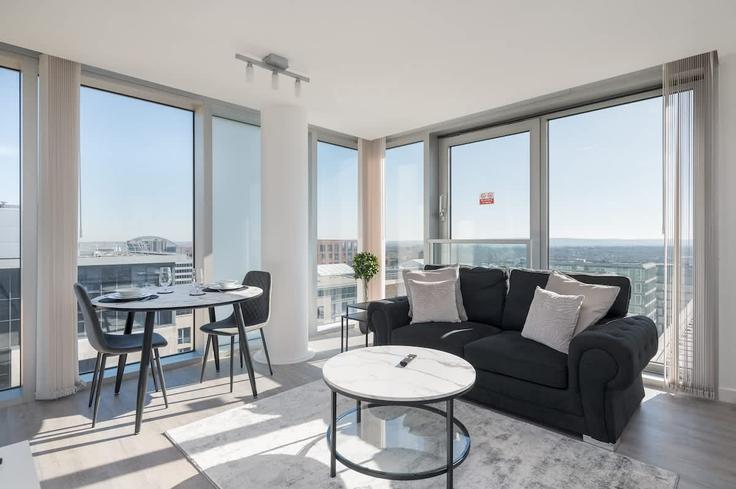 Milton Keynes Milton KeynesのBuilding Manhattan House - valore-living - 1471457のアパートメントにある、モダンな家具を備えたエレガントなデザインのリビングルーム