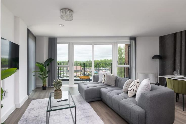 Milton Keynes Milton KeynesのBuilding Park Street - valore-living - 1471461のアパートメントにある、モダンな家具を備えたエレガントなデザインのリビングルーム
