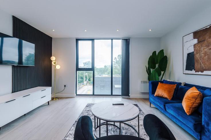 Elegant gestaltetes Wohnzimmer mit moderner Einrichtung in einer Wohnung im Building Oldfield Road - valore-living - 1471455 in City of Salford, Salford