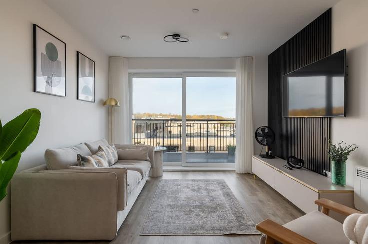 Elegante sala de estar con mobiliario moderno en un apartamento en Building Canal Street - valore-living - 1471466 en Milton Keynes, Milton Keynes