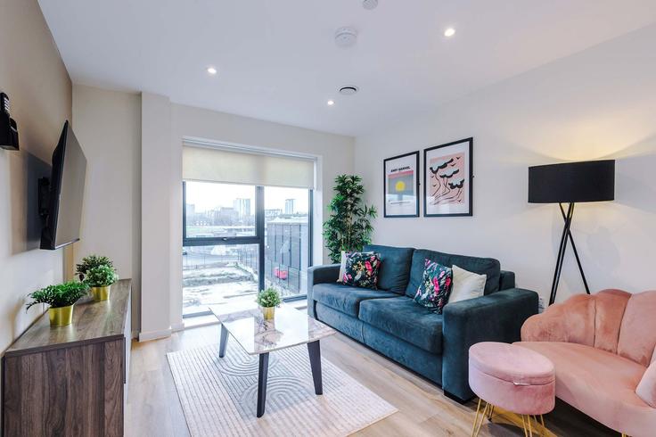 Liverpool LiverpoolのBuilding Richmond Row - valore-living - 1471479のアパートメントにある、モダンな家具を備えたエレガントなデザインのリビングルーム
