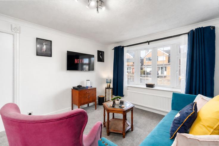 Elegante sala de estar con mobiliario moderno en un apartamento en Building Vernon Drive - valstays - 1574865 en Broxtowe District, Nottingham Elegante sala de estar con mobiliario moderno en un apartamento en Building Vernon Drive - valstays - 1574865 en Broxtowe District, Nottingham