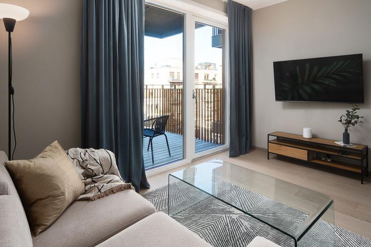 Sala de estar elegantemente projetada com móveis modernos em um apartamento no Building Dronning Eufemias gate - vanderoslo - 1330762 em Oslo, Oslo