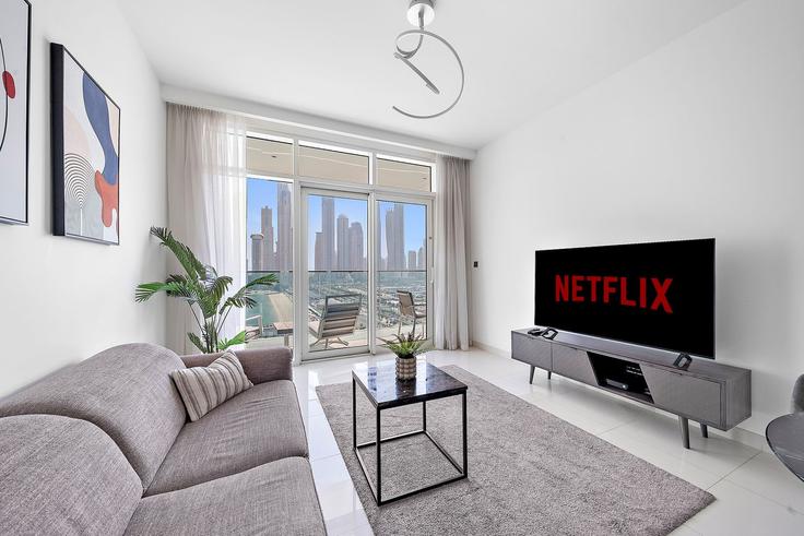 Dubai The Palm JumeirahのBuilding Tariaq Bedon Esm - vayk-vacation-homes-rental-llc - 1257261 - DXBのアパートメントにある、モダンな家具を備えたエレガントなデザインのリビングルーム Dubai The Palm JumeirahのBuilding Tariaq Bedon Esm - vayk-vacation-homes-rental-llc - 1257261 - DXBのアパートメントにある、モダンな家具を備えたエレガントなデザインのリビングルーム