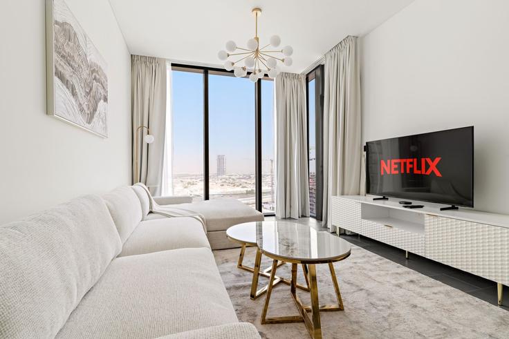 Nad Al Sheba, Dubai 소재 Building Tariaq Bedon Esm - vayk-vacation-homes-rental-llc - 1290858 - DXB 유닛에 마련된, 현대적인 가구로 꾸며진 우아한 디자인의 거실 Nad Al Sheba, Dubai 소재 Building Tariaq Bedon Esm - vayk-vacation-homes-rental-llc - 1290858 - DXB 유닛에 마련된, 현대적인 가구로 꾸며진 우아한 디자인의 거실