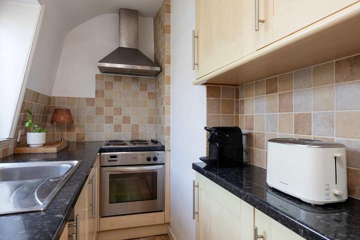 Funktionelle und stilvolle Küche mit erstklassige Ausstattung in einer gehobenen Wohnung im Building Gloucester Terrace - veeve - 1351569 in City of Westminster, London Funktionelle und stilvolle Küche mit erstklassige Ausstattung in einer gehobenen Wohnung im Building Gloucester Terrace - veeve - 1351569 in City of Westminster, London