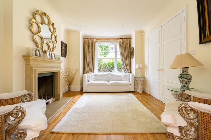 London London Borough of Hammersmith and FulhamのBuilding Fulham Park Road - veeve - 1501476のアパートメントにある、モダンな家具を備えたエレガントなデザインのリビングルーム