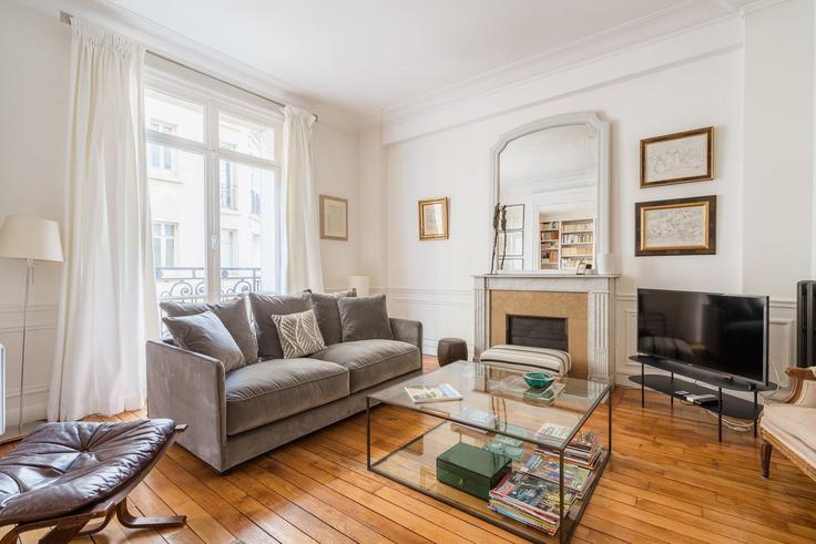 7th arrondissement, Paris에 위치한 Building Rue Pérignon - veeve - 1509841 유닛의 세련된 인테리어가 돋보이는 거실 7th arrondissement, Paris에 위치한 Building Rue Pérignon - veeve - 1509841 유닛의 세련된 인테리어가 돋보이는 거실
