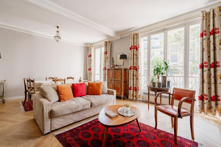Salle de séjour élégante avec mobilier moderne dans un appartement à Building Rue de Pondichéry - veeve - 1562878 à 15th arrondissement, Paris Salle de séjour élégante avec mobilier moderne dans un appartement à Building Rue de Pondichéry - veeve - 1562878 à 15th arrondissement, Paris
