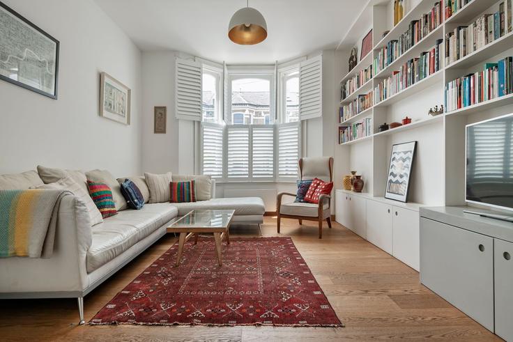 Salle de séjour élégante avec mobilier moderne dans un appartement à Building Dalberg Road - veeve - 1589218 à London Borough of Lambeth, London