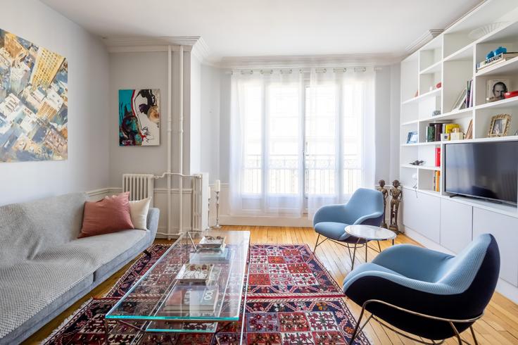 16th arrondissement, Paris에 위치한 Building Boulevard Murat - veeve - 398482 - PAR 유닛의 세련된 인테리어가 돋보이는 거실 16th arrondissement, Paris에 위치한 Building Boulevard Murat - veeve - 398482 - PAR 유닛의 세련된 인테리어가 돋보이는 거실