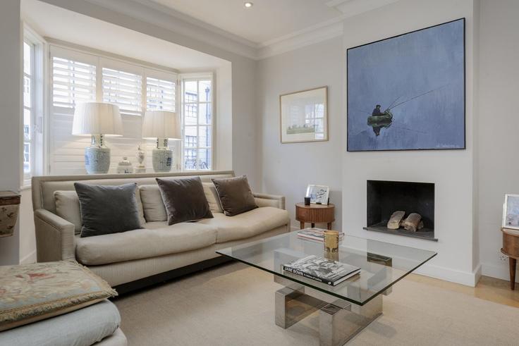 Sala de estar elegantemente projetada com móveis modernos em um apartamento no Building Burnsall Street - veeve - 1366484 em Royal Borough of Kensington and Chelsea, London Sala de estar elegantemente projetada com móveis modernos em um apartamento no Building Burnsall Street - veeve - 1366484 em Royal Borough of Kensington and Chelsea, London