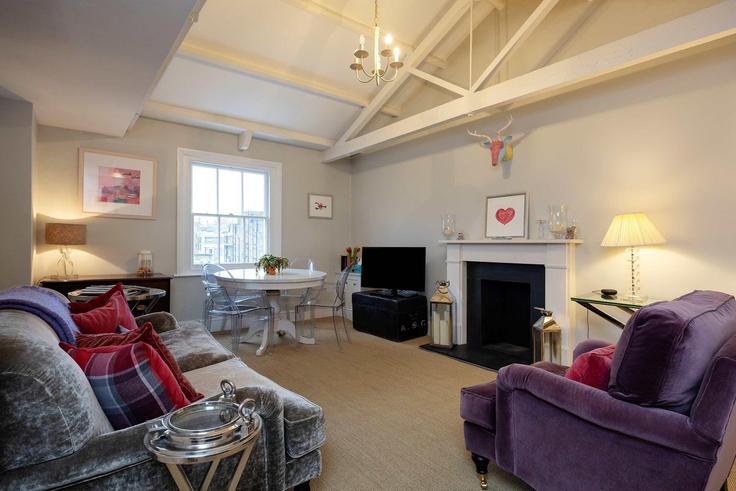 Building Cranley Place - veeve - 1344135 adresindeki bir dairede modern mobilyalarla zarif bir şekilde tasarlanmış oturma odası Royal Borough of Kensington and Chelsea, London