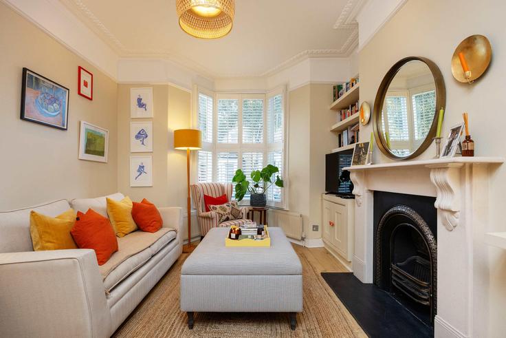 London Borough of Hackney, London 소재 Building Kynaston Road - veeve - 406503 - LON 유닛에 마련된, 현대적인 가구로 꾸며진 우아한 디자인의 거실