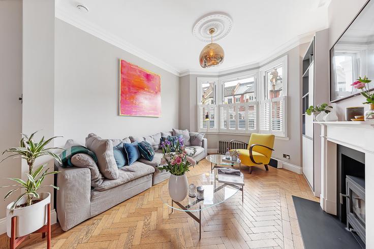 London Borough of Lambeth, London에 위치한 Building Rudloe Road - veeve - 398555 - LON 아파트의 세련된 인테리어가 돋보이는 거실 London Borough of Lambeth, London에 위치한 Building Rudloe Road - veeve - 398555 - LON 아파트의 세련된 인테리어가 돋보이는 거실