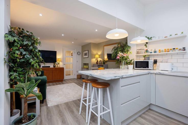 Building Goldsboro' Road - veeve - 1343297 adresindeki bir dairede modern mobilyalarla zarif bir şekilde tasarlanmış oturma odası London Borough of Lambeth, London