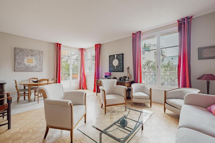 15th arrondissement, Paris 소재 Building Rue de Vaugirard - veeve - 408349 - PAR 유닛에 마련된, 현대적인 가구로 꾸며진 우아한 디자인의 거실