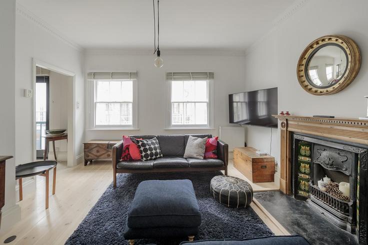 London Royal Borough of Kensington and ChelseaのBuilding Manson Mews - veeve - 1376571のアパートメントにある、モダンな家具を備えたエレガントなデザインのリビングルーム