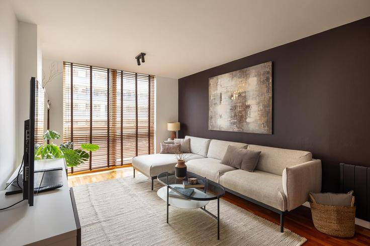 Building Gainsborough Studios North - veeve - 1281172 - LON adresindeki bir dairede modern mobilyalarla zarif bir şekilde tasarlanmış oturma odası London Borough of Hackney, London