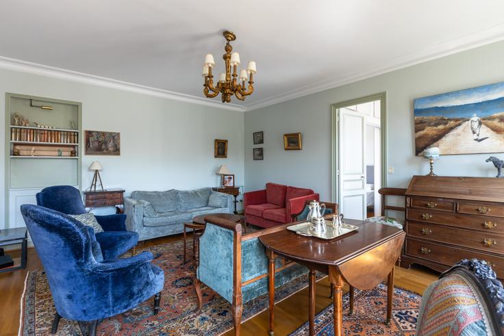 5th arrondissement, Paris 소재 Building Rue Lacépède - veeve - 397720 - PAR 유닛 내 스타일리시한 의자가 갖춰진 다이닝 테이블