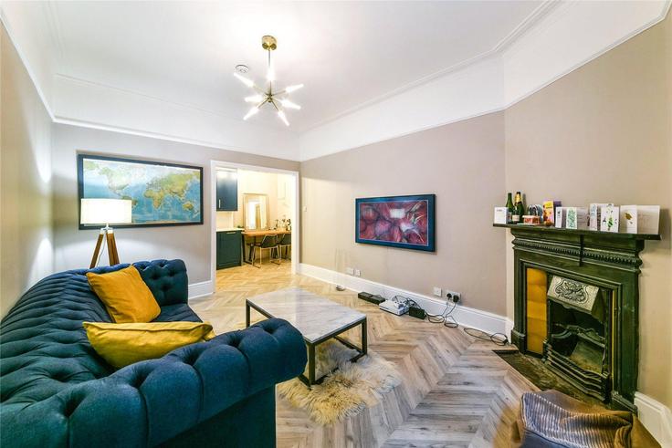 Building Prince of Wales Drive - veeve - 1341333 adresindeki bir dairede modern mobilyalarla zarif bir şekilde tasarlanmış oturma odası London Borough of Wandsworth, London