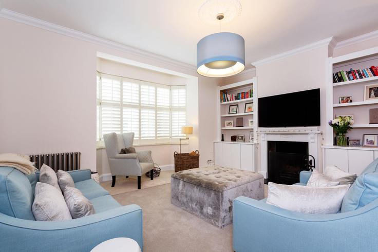 London Borough of Wandsworth, London에 위치한 Building Herondale Avenue - veeve - 398497 - LON 아파트의 세련된 인테리어가 돋보이는 거실 London Borough of Wandsworth, London에 위치한 Building Herondale Avenue - veeve - 398497 - LON 아파트의 세련된 인테리어가 돋보이는 거실