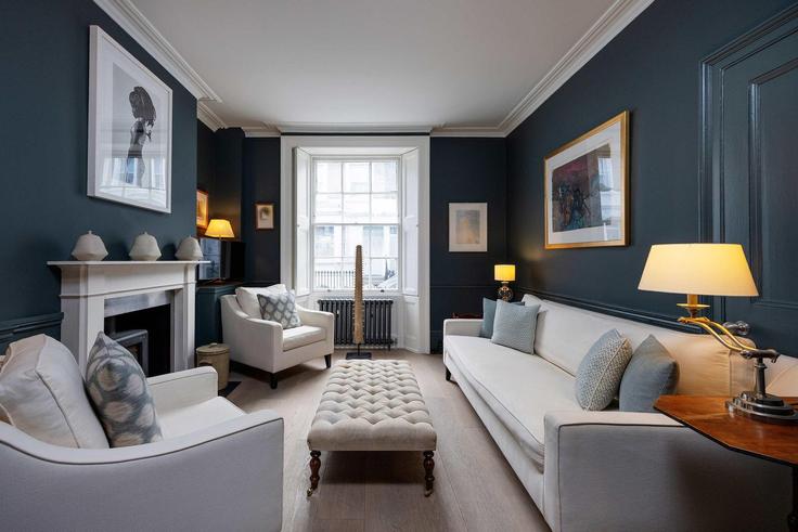 Royal Borough of Kensington and Chelsea, London에 위치한 Building Shawfield Street - veeve - 1073152 - LON 유닛의 세련된 인테리어가 돋보이는 거실 Royal Borough of Kensington and Chelsea, London에 위치한 Building Shawfield Street - veeve - 1073152 - LON 유닛의 세련된 인테리어가 돋보이는 거실