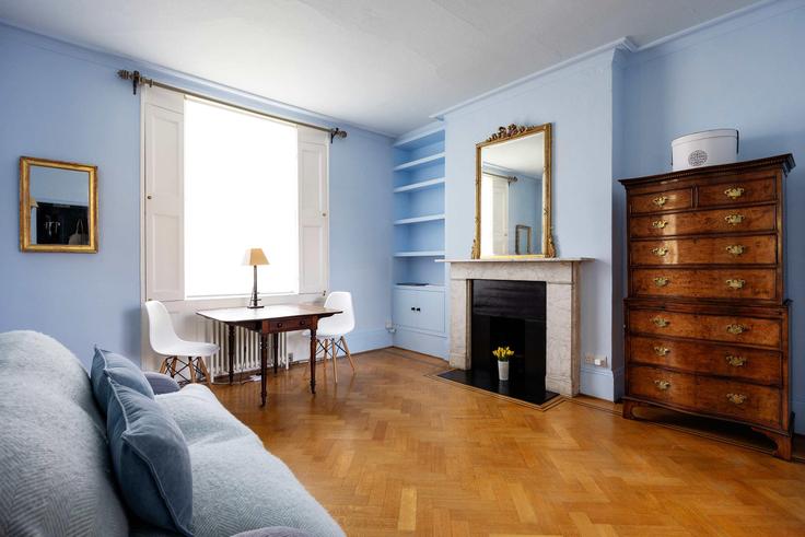 Building Kentish Town Road - veeve - 1074543 - LON adresindeki bir dairede şık bir masa ve destekleyici bir sandalyeye sahip ofis alanı London Borough of Camden, London Building Kentish Town Road - veeve - 1074543 - LON adresindeki bir dairede şık bir masa ve destekleyici bir sandalyeye sahip ofis alanı London Borough of Camden, London