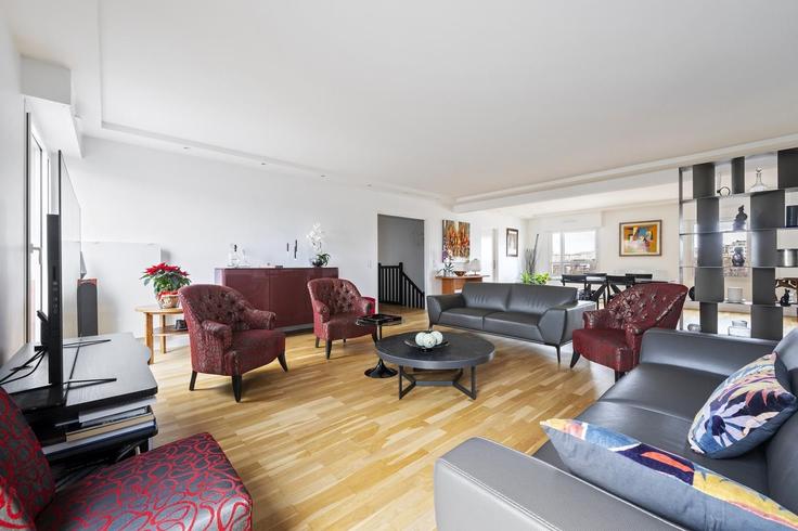 Salle de séjour élégante avec mobilier moderne dans un appartement à Building Rue de Bercy - veeve - 1009476 - PAR à 12th arrondissement, Paris Salle de séjour élégante avec mobilier moderne dans un appartement à Building Rue de Bercy - veeve - 1009476 - PAR à 12th arrondissement, Paris
