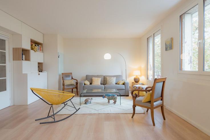 Sala de estar elegantemente projetada com móveis modernos em um apartamento no Building Avenue Ferdinand Buisson - veeve - 1355173 em Boulogne-Billancourt, Boulogne-Billancourt