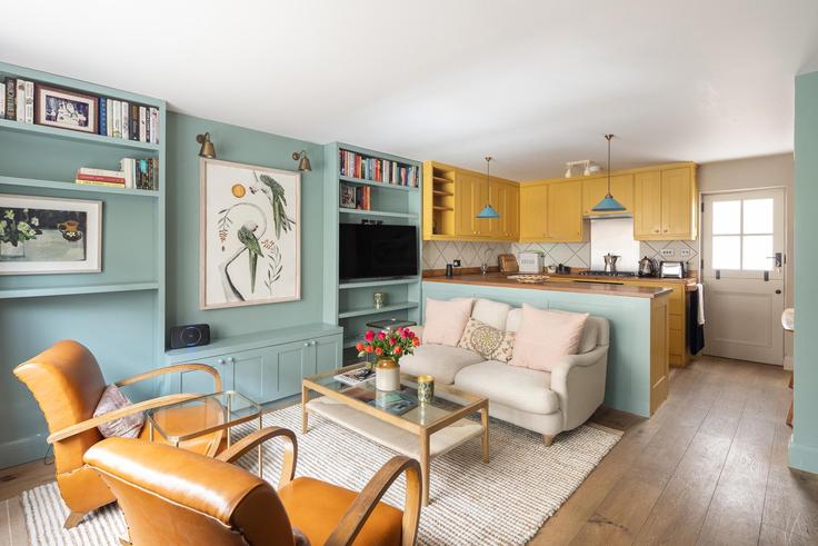 Sala de estar elegantemente projetada com móveis modernos em um apartamento no Building Harrow Road - veeve - 1008484 - LON em City of Westminster, London