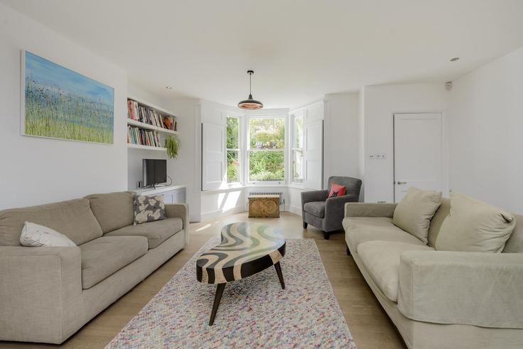 Building Petherton Road - veeve - 1312857 - LON adresindeki bir dairede modern mobilyalarla zarif bir şekilde tasarlanmış oturma odası London Borough of Islington, London Building Petherton Road - veeve - 1312857 - LON adresindeki bir dairede modern mobilyalarla zarif bir şekilde tasarlanmış oturma odası London Borough of Islington, London