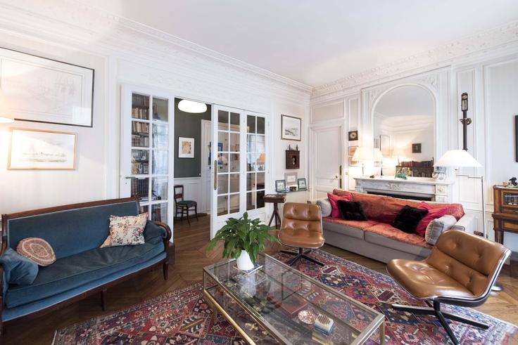 Elegante sala de estar con mobiliario moderno en un apartamento en Building Rue Huysmans - veeve - 398235 - PAR en 6th arrondissement, Paris Elegante sala de estar con mobiliario moderno en un apartamento en Building Rue Huysmans - veeve - 398235 - PAR en 6th arrondissement, Paris
