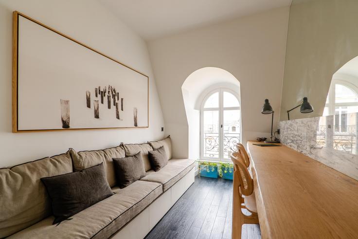 8th arrondissement, Paris에 위치한 Building Rue de Téhéran - veeve - 403488 - PAR 유닛의 세련된 인테리어가 돋보이는 거실