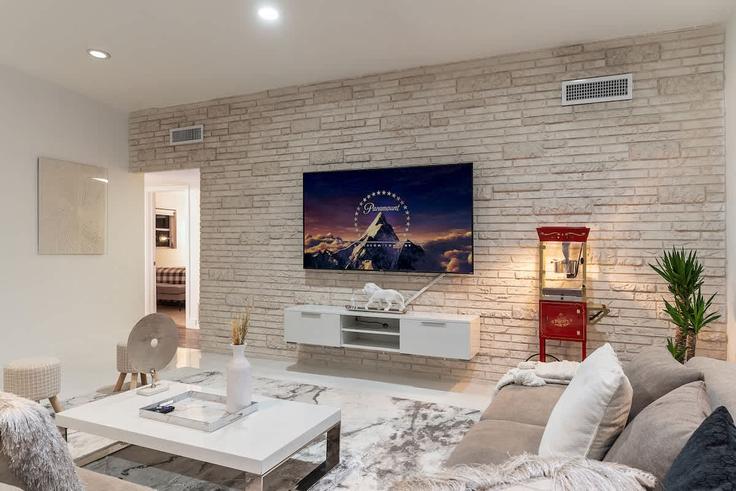 Ojus OjusのBuilding Highland Lakes Boulevard - ventur - 1372334のアパートメントにある、モダンな家具を備えたエレガントなデザインのリビングルーム