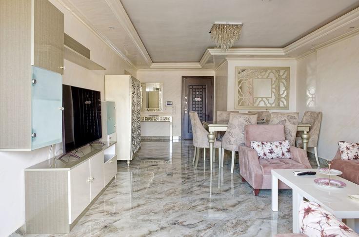 Salle de séjour élégante avec mobilier moderne dans un appartement à Building El-Horeya - vesta-hospitality - 1634738 à Heliopolis, Cairo Salle de séjour élégante avec mobilier moderne dans un appartement à Building El-Horeya - vesta-hospitality - 1634738 à Heliopolis, Cairo