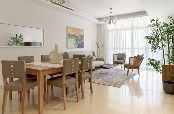 Cairo New Cairo 1のBuilding Festival Living - vesta-hospitality - 1634376のアパートメントにある、モダンな家具を備えたエレガントなデザインのリビングルーム