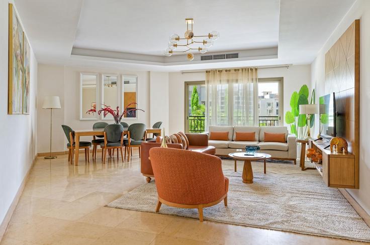 Cairo New Cairo 1のBuilding New Cairo 1 - vesta-hospitality - 1634378のアパートメントにある、モダンな家具を備えたエレガントなデザインのリビングルーム